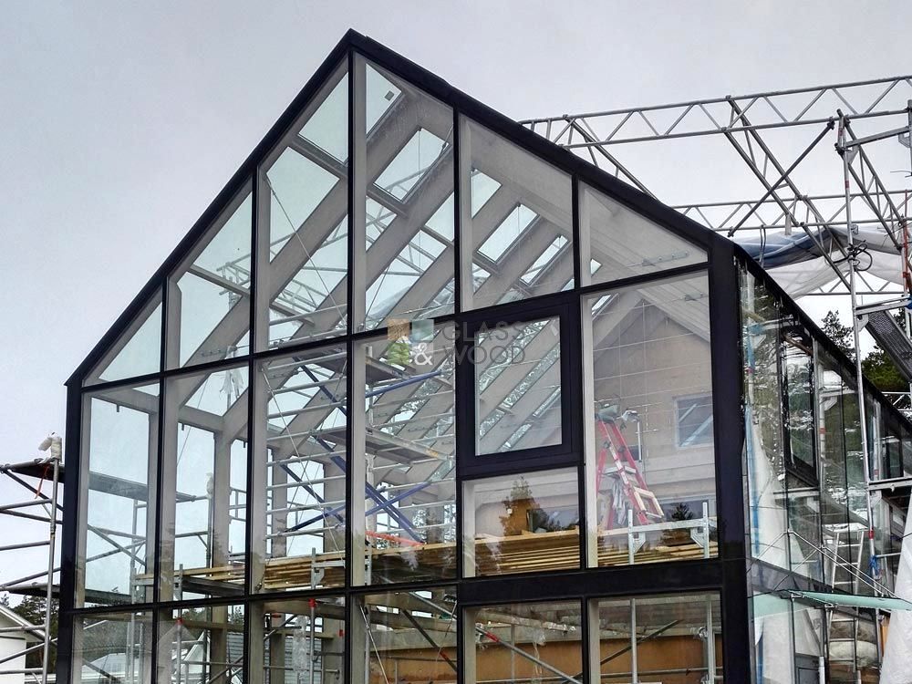 Structured glazing assembly