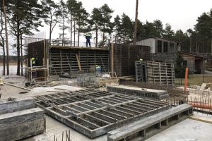 Assembly of concreting formwork