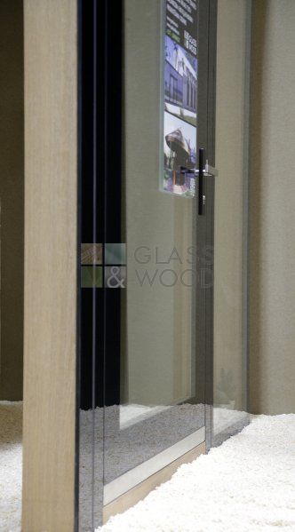Eiken deur met glas ontwerp