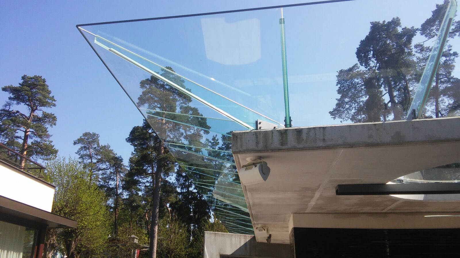 Non-standard design glass roof